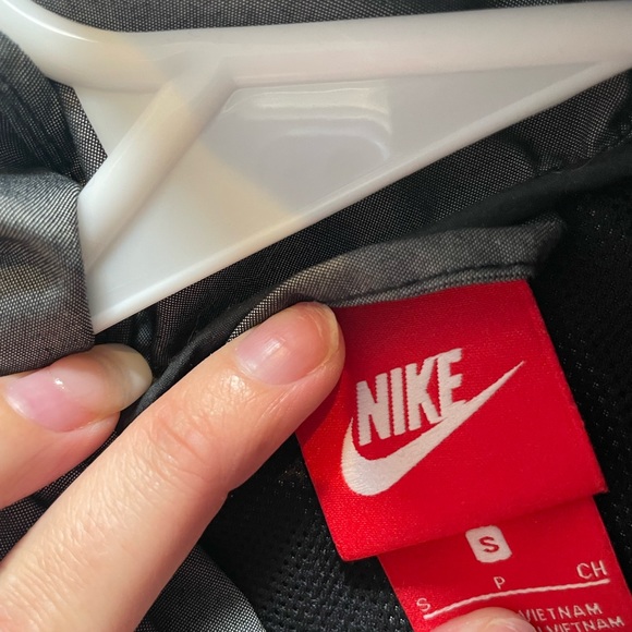 Nike Windbreaker - Picture 2 of 2